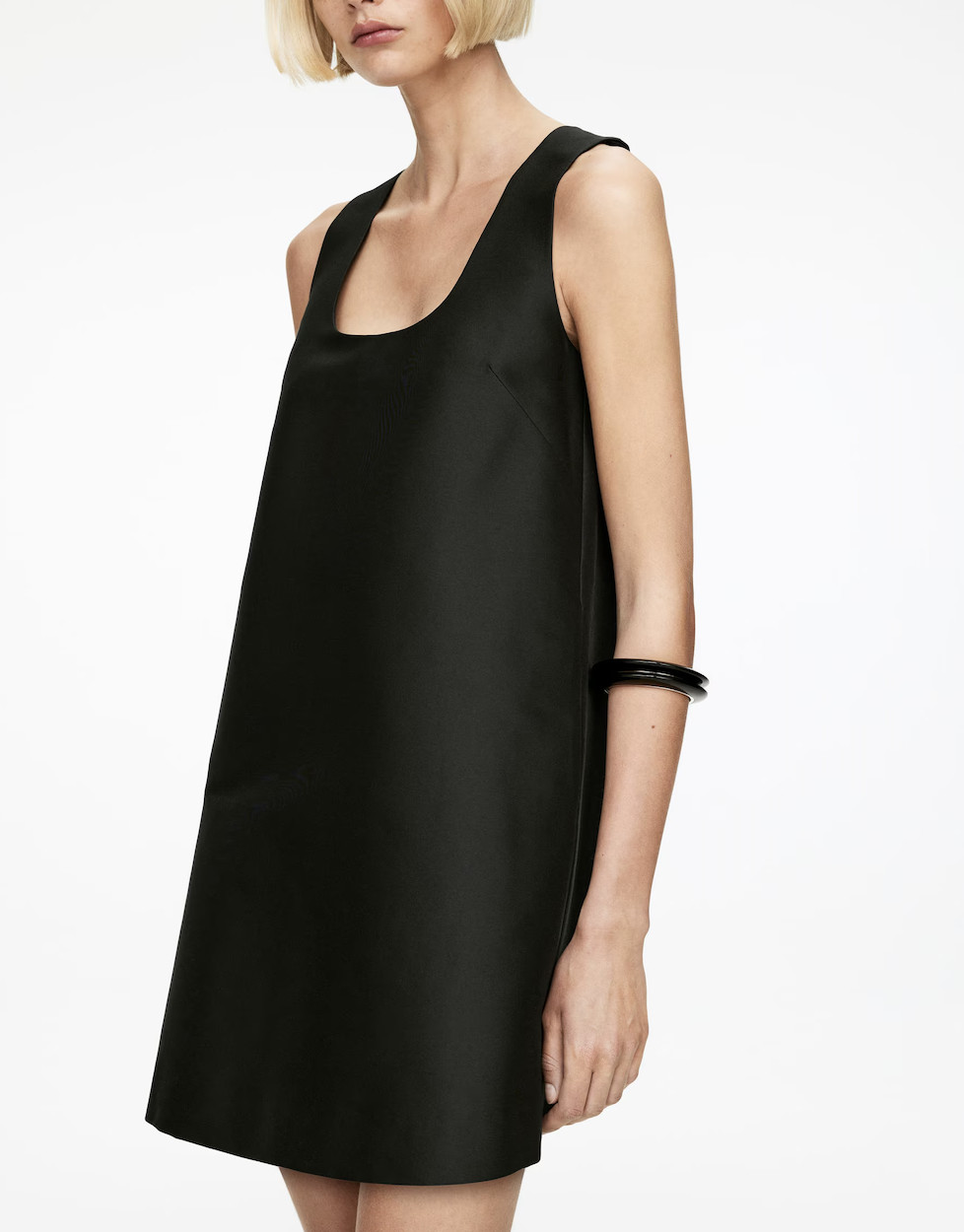 Черное маленькое платье